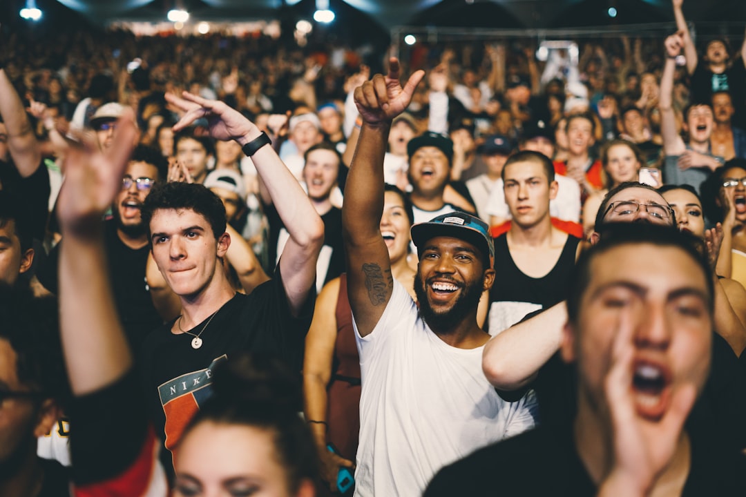 Photo Crowd cheering